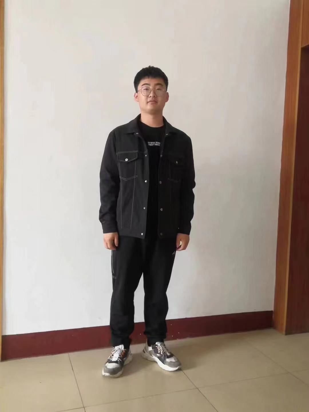 下方有资料照片，挡脸的可以找我看照片哦，相中的私聊我介绍认识99