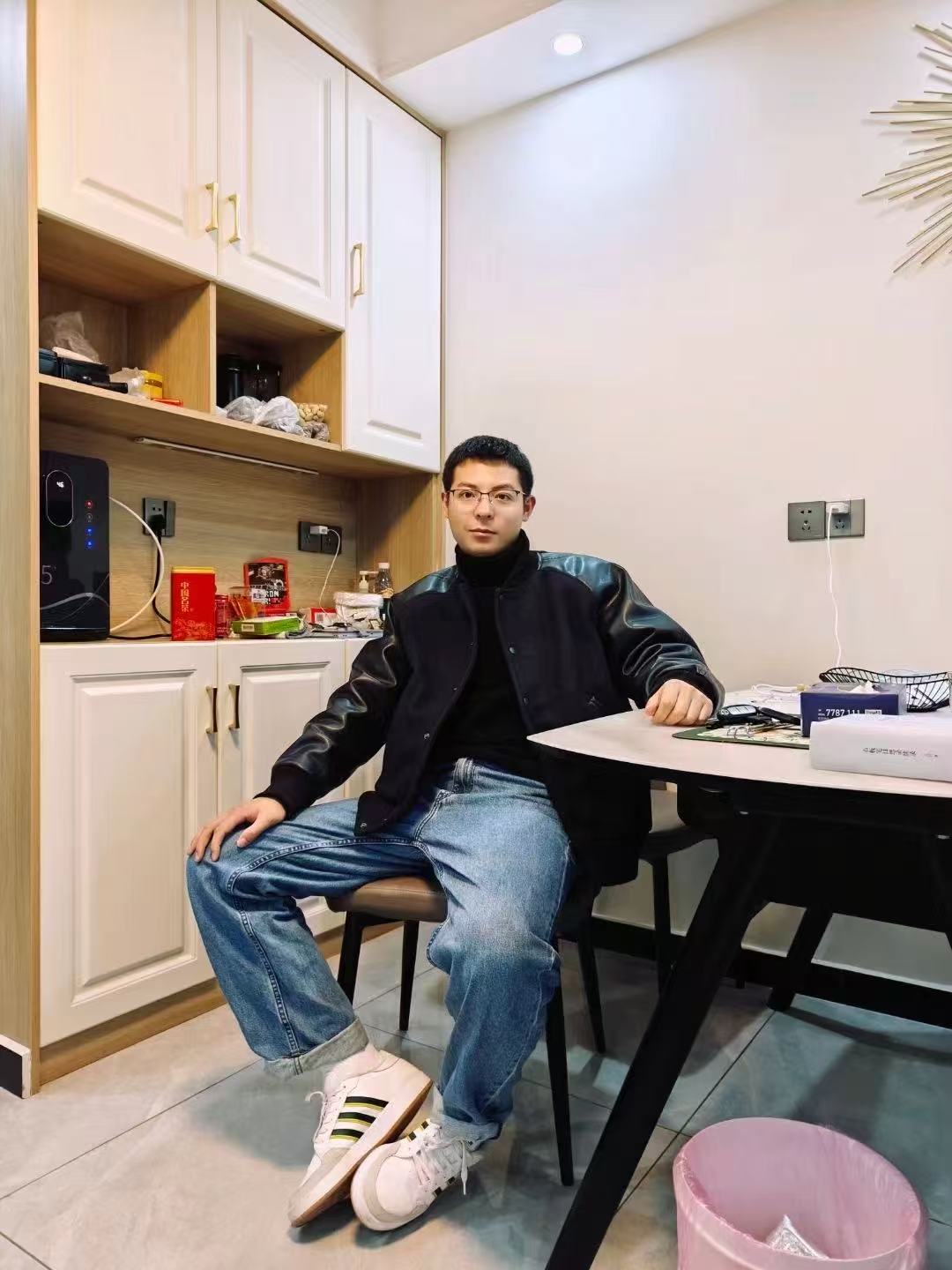 下方有资料照片，挡脸的可以找我看照片哦，相中的私聊我介绍认识98