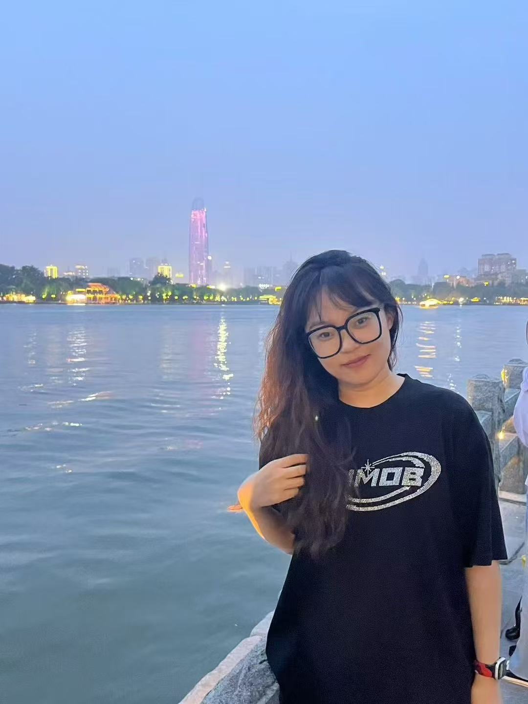 下方有资料照片，挡脸的可以找我看照片哦，相中的私聊我介绍认识01