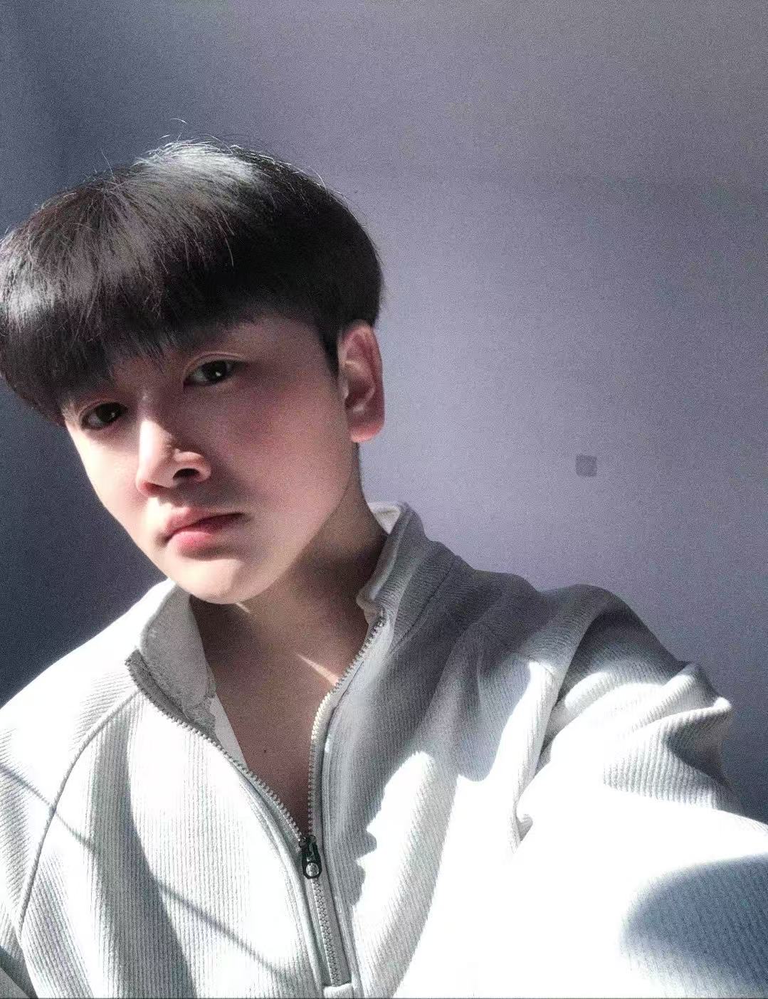 下方有资料照片，挡脸的可以找我看照片哦，相中的私聊我介绍认识01