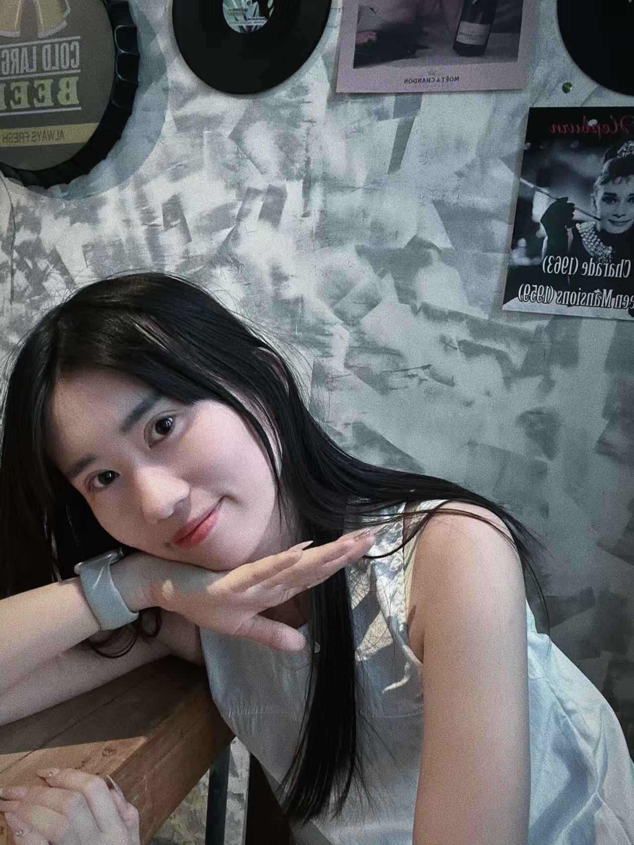 下方有资料照片，挡脸的可以找我看照片哦，相中的私聊我介绍认识00