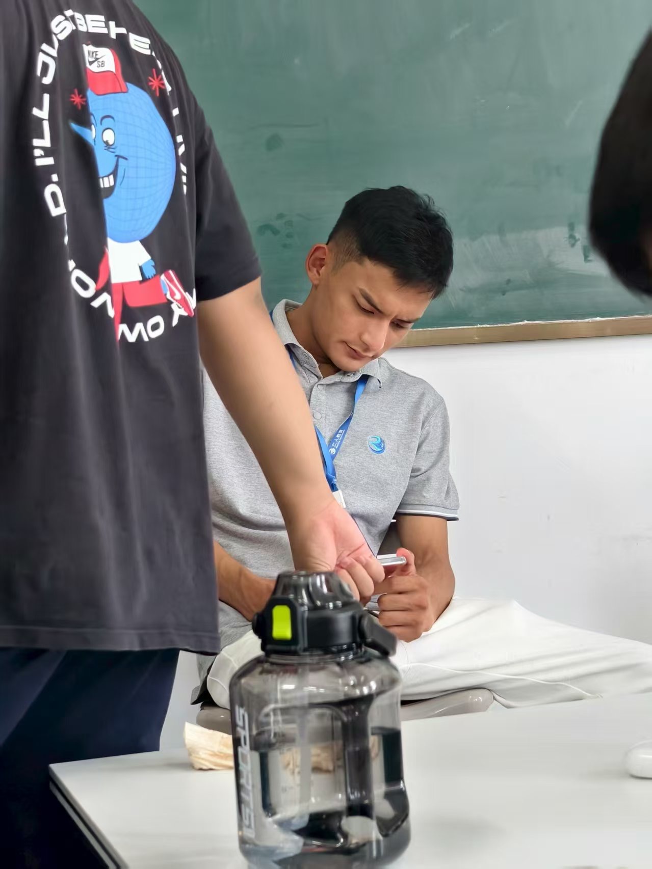 下方有资料照片，挡脸的可以找我看照片哦，相中的私聊我介绍认识00