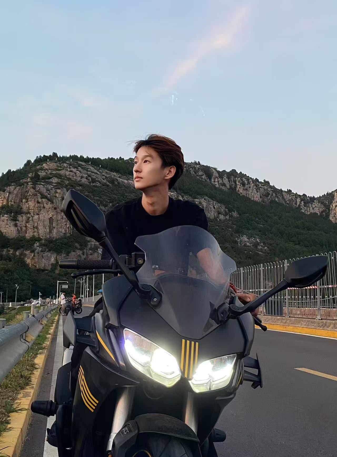 下方有资料照片，挡脸的可以找我看照片哦，相中的私聊我介绍认识02