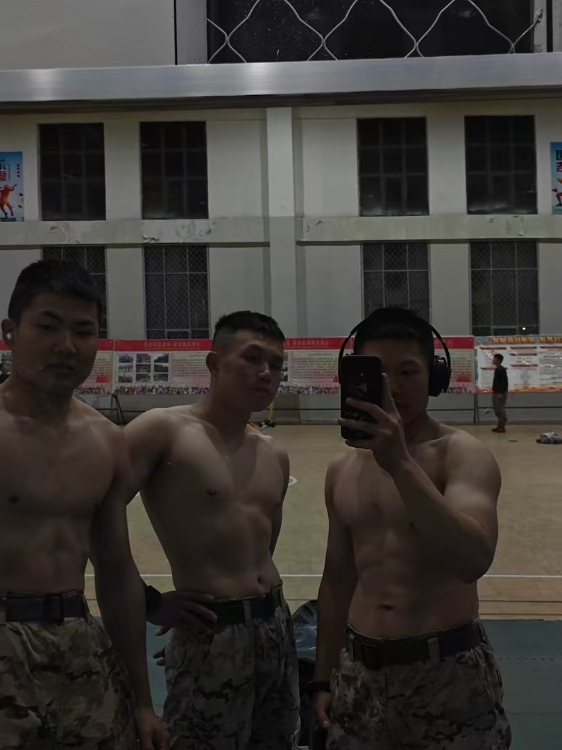 下方有资料照片，挡脸的可以找我看照片哦，相中的私聊我介绍认识03