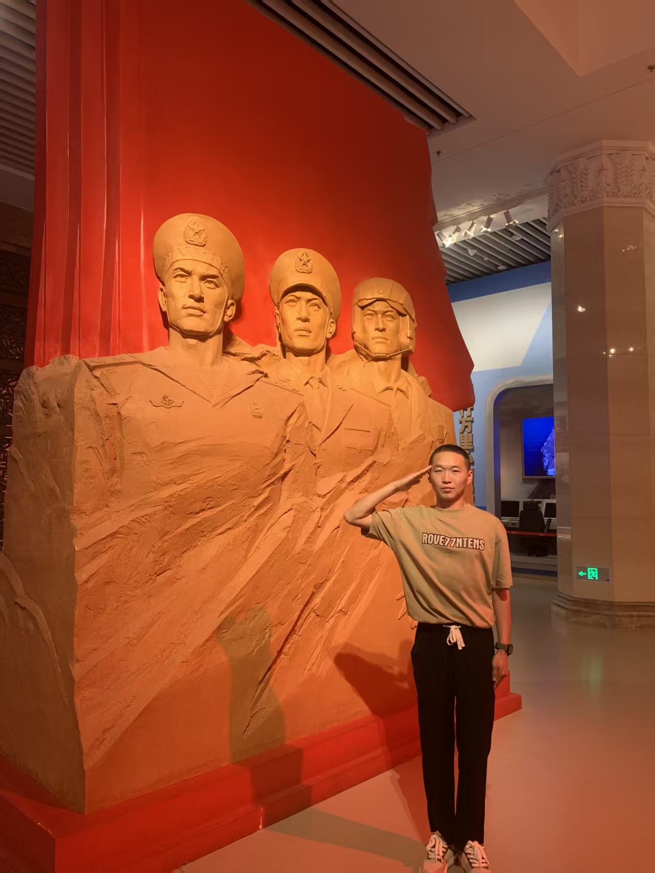 下方有资料照片，挡脸的可以找我看照片哦，相中的私聊我介绍认识00