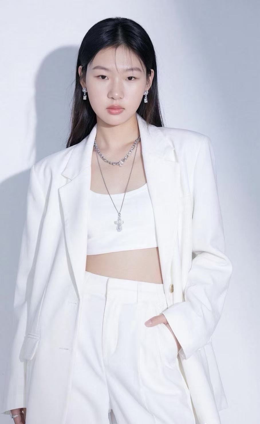 下方有资料照片，挡脸的可以找我看照片哦，相中的私聊我介绍认识06