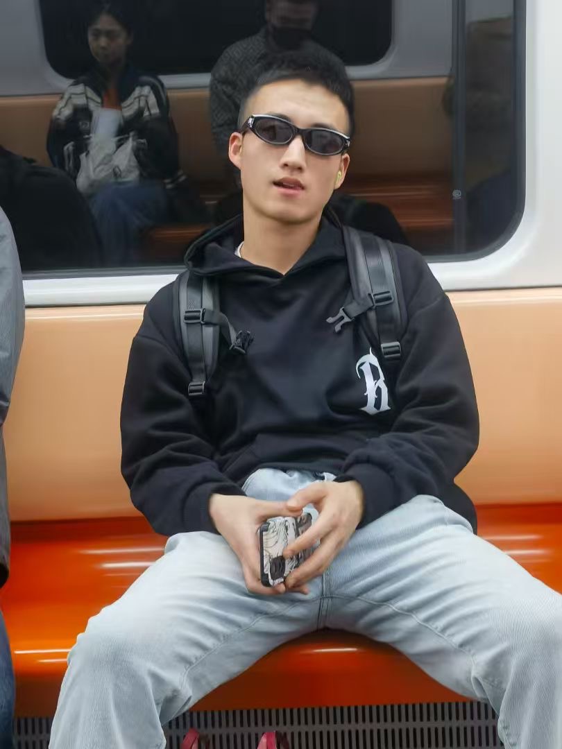 下方有资料照片，挡脸的可以找我看照片哦，相中的私聊我介绍认识02