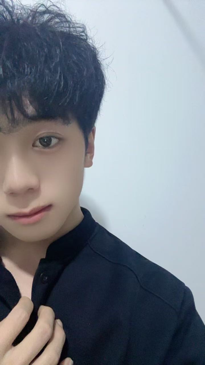 下方有资料照片，挡脸的可以找我看照片哦，相中的私聊我介绍认识00