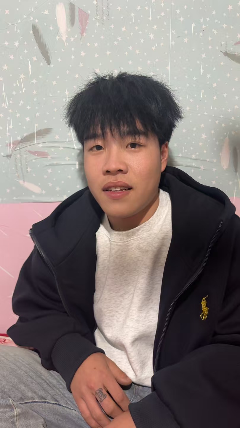 下方有资料照片，挡脸的可以找我看照片哦，相中的私聊我介绍认识02